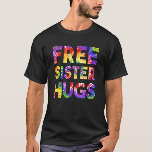 フリーシスターハグ来ズアウトゲイプライドLgbtq物 Tシャツ (正面)