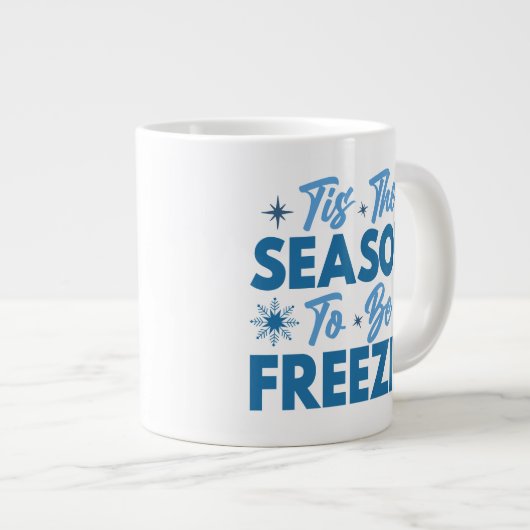 フリージンになる季節 – 冬のおもしろい ジャンボコーヒーマグカップ (正面右)