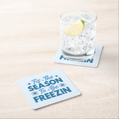 フリージンになる季節 – 冬のおもしろい スクエアペーパーコースター (インサイチュ)