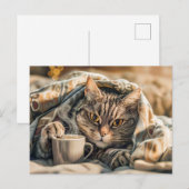 フリースにくるまったコーヒーと本が好きなネコ シーズンポストカード (正面/裏面)