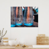 フリースのテーブルの水のボトルのポスター ポスター (キッチン)