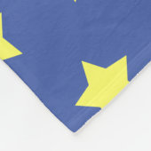 フリーススロー – 子供 – 黄色の星オン青 フリースブランケット (角)