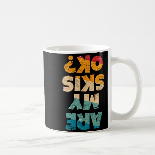 フリースタイルスキーヤーおもしろ画像 スキーは大丈夫? 冬の山 コーヒーマグカップ (右)