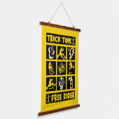 フリースタイルトリックスクーター 吊り下げ型タペストリー (傾斜あり)