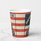 フリーダムライダーバイクもしくは自転車に乗る人オンアメリカ国旗の紙 紙コップ (左)