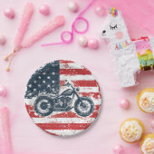 フリーダムライド:レトロオートバイとアメリカ国旗 ペーパープレート (パーティー)