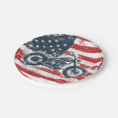 フリーダムライド:レトロオートバイとアメリカ国旗 ペーパープレート (アングル)