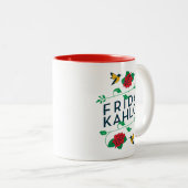 フリーダ・カーロ|の花柄のタイポグラフィ ツートーンマグカップ (正面右)