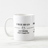 フリーハグだけで冗談touch私 コーヒーマグカップ (左)