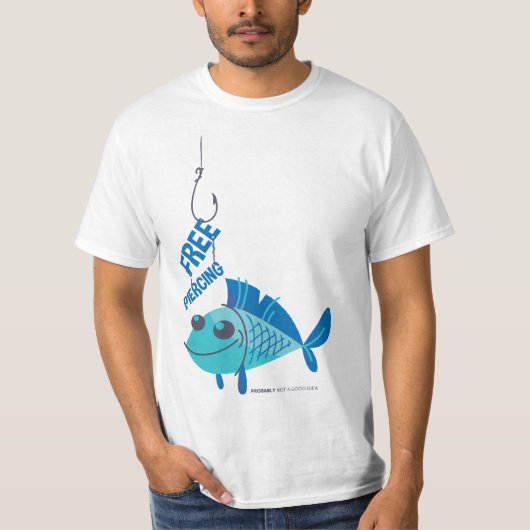 フリーピアシング – おもしろい魚釣り漫画Tシャツ Tシャツ (正面)