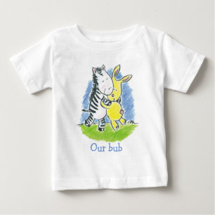 フリーフレンズが子どもたちを抱きしめるT型 ベビーTシャツ