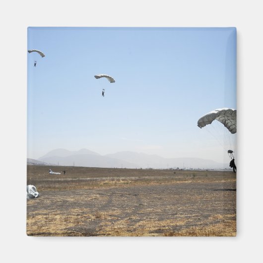 フリーホールパラシュートジャンパー マグネット (正面)