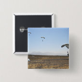 フリーホールパラシュートジャンパー 缶バッジ (正面&裏面)