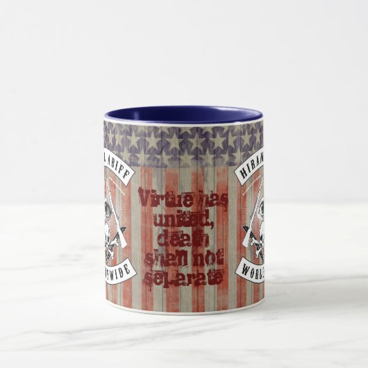 フリーメーソン会員のためのHiram Abiffのバイクもしくは自転車に乗る人のマグ マグカップ (中央)