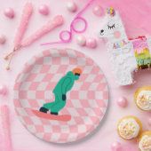 フリーライドスノーボーダーグリーンスーツ市松模様にピンク ペーパープレート (パーティー)