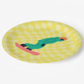 フリーライドスノーボーダーグリーンスーツ市松模様に黄色 ペーパープレート (アングル)