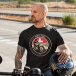 フルカ峠 |スイス |オートバイ Tシャツ<br><div class="desc">Furkaパスは、ヴィンテージ、動揺してスタイルのエンブレムで行われた。スイスのアルプスに沿って見られる有名な峠である。</div>