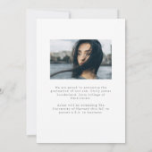 フルブリードスクリプモダントの卒業生のシンプル写真 案内状 (裏面)