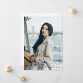 フルブリードスクリプモダントの卒業生のシンプル写真 案内状