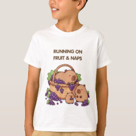 フルーツと昼寝で生きてる - かわいいカピバラ家族 Tシャツ