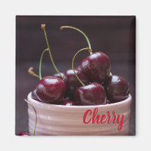 フルーツ好きのピンクボウルにさくらんぼ