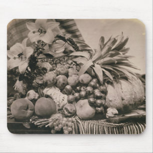 フルーツ1860年が付いている静物画(セピア色の写真) マウスパッド