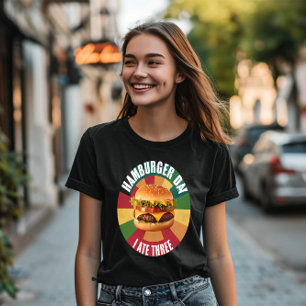 フレッシュなレタスと溶けたおいしいハンバーガー Tシャツ