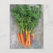 フレッシュカラフルベビーニンジン、風化木材テーブル ポストカード (正面)