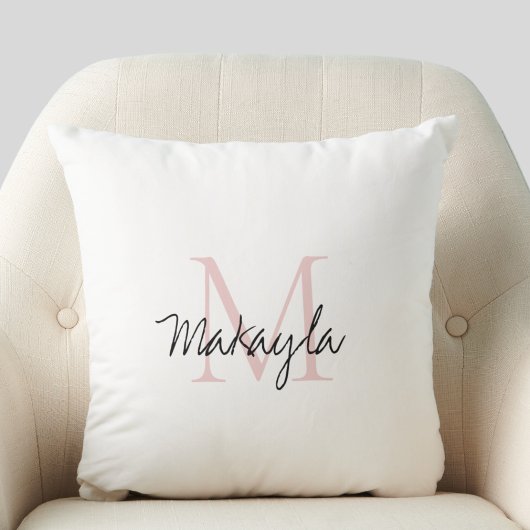 フレッシュピンクのモノグラム クッション