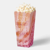 フレッシュフラワーが並ぶフェイバーボックス フェイバーボックス (はじけた状態)