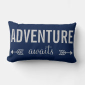 フレッシュブルータイポグラフィアドベンチャーシーカー ランバークッション (正面)