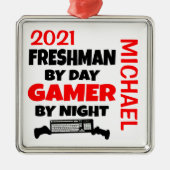 フレッシュマン遊ズのビデオゲームカスタム メタルオーナメント (正面)