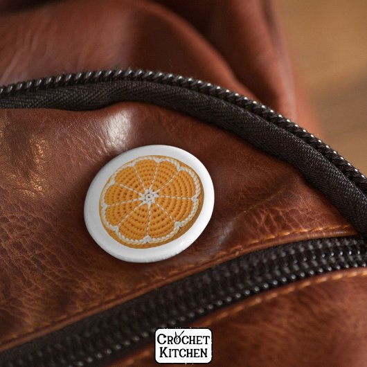 フレッシュモダンミニマルクロシェのオレンジ色のスライスのパターン 缶バッジ