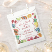 フレッシュ・オフ・ザ・マーケット・フルーツのブライズシャワー フェイバーバッグ (クリップ留めされた状態)