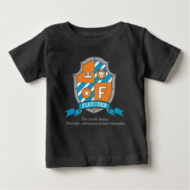 フレッチャー少年F名と意味の少年の腕のコート ベビーTシャツ