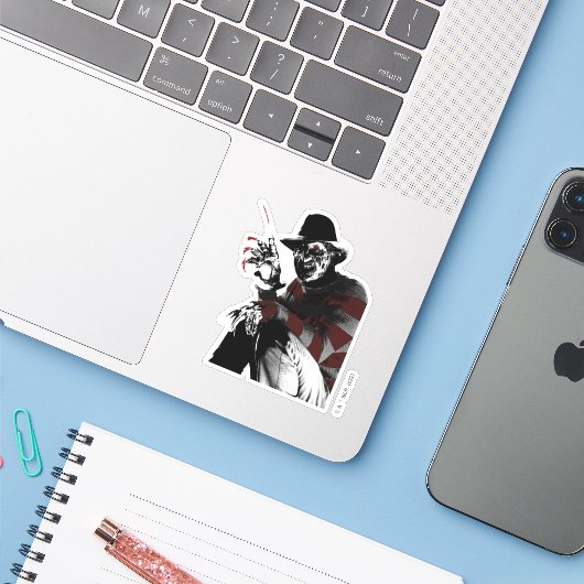 フレディ対ジェイソン | Freddy Seeing Red シール (ノートパソコンとiPhone)