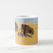 フレデリックレミントン – バッファローをシミュレートするインディアン コーヒーマグカップ (中央)