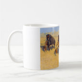 フレデリックレミントン – バッファローをシミュレートするインディアン コーヒーマグカップ (左)