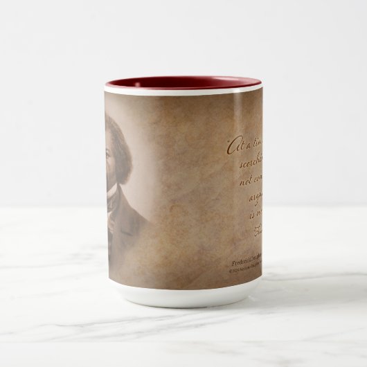 フレデリック・ダグラス引用文マグカップ「焦げる皮肉」 マグカップ (中央)