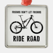 フレンズはフレンズをロード山に乗らせないバイクもしくは自転車に乗る人 メタルオーナメント (正面)