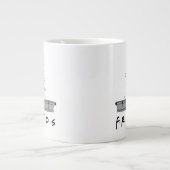 フレンズ™噴水 ジャンボコーヒーマグカップ (正面)