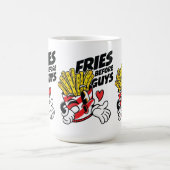 フレンチフライは彼氏より最優先 – サッシーなキャラクターのフライドポテトポップアート コーヒーマグカップ (中央)