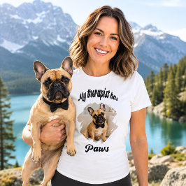 フレンチブルドッグの写真入り「私のセラピストは肉球を持っている」 Tシャツ