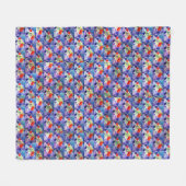 フレンチブルドッグの子犬に花を フリースブランケット (正面(横))