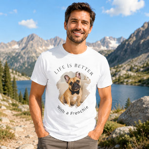 フレンチブルドッグフレンチーの写真 人生はもっと楽しい メンズ Tシャツ