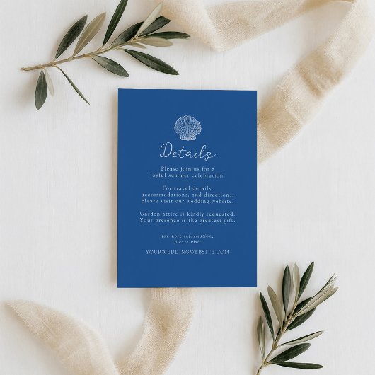 フレンチブルーの貝殻を使った海岸ウェディングの詳細カード エンクロージャーカード