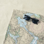 フレンチマンベイと山砂漠の島のチャート ビーチタオル (インサイチュ)