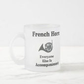 フレンチ・ホルンのギフト フロストグラスマグカップ (左)