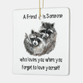 フレンドは愛する可愛いアライグマ引用文Tシャツポスト セラミックオーナメント (左)
