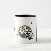 フレンドリーな花のコーヒー・マグのエレガントで赤く黄色い灰色 マグカップ (中央)